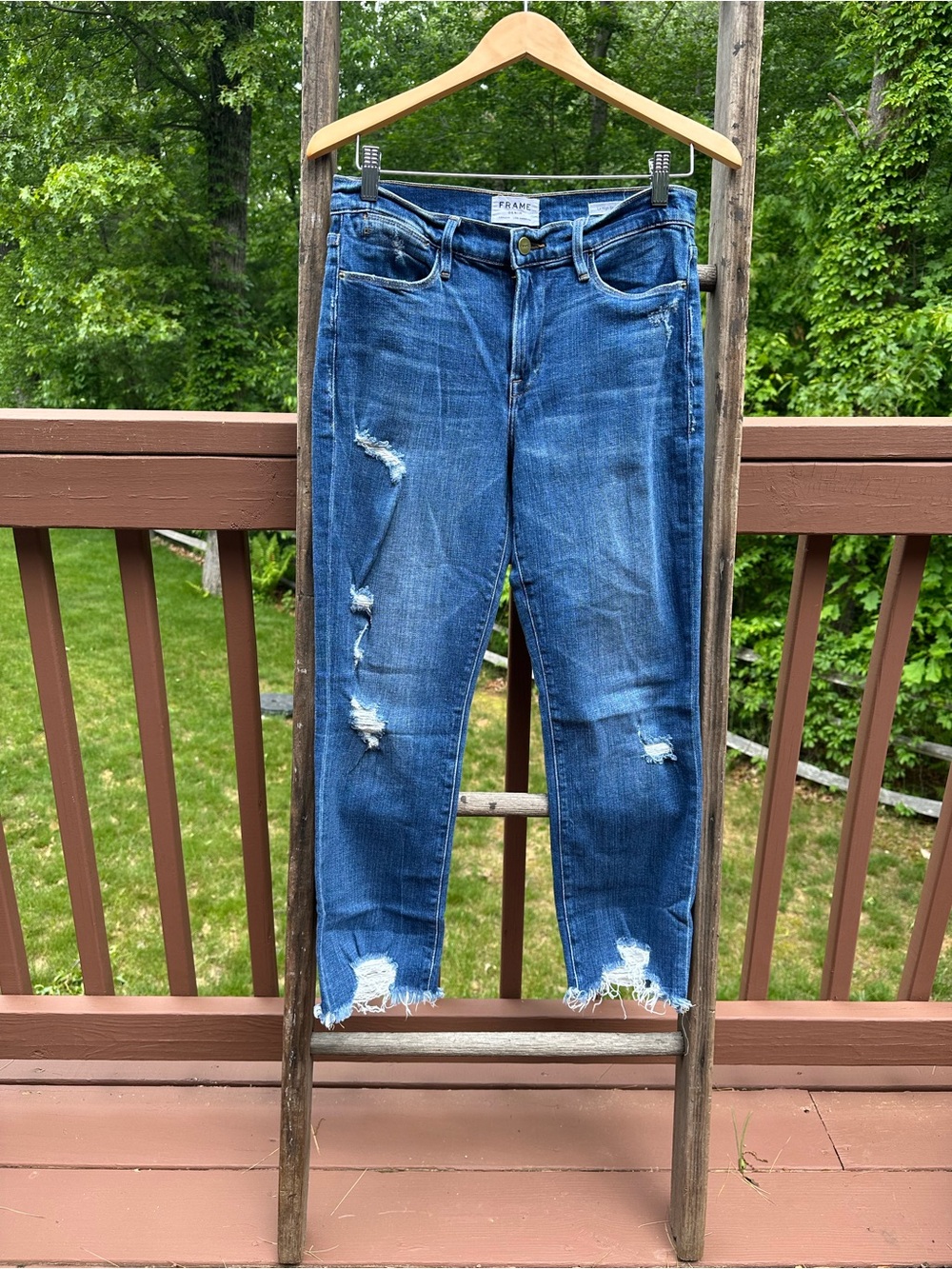Frame Denim Cropped Distressed Jeans in Dark Blue - Le High Straight